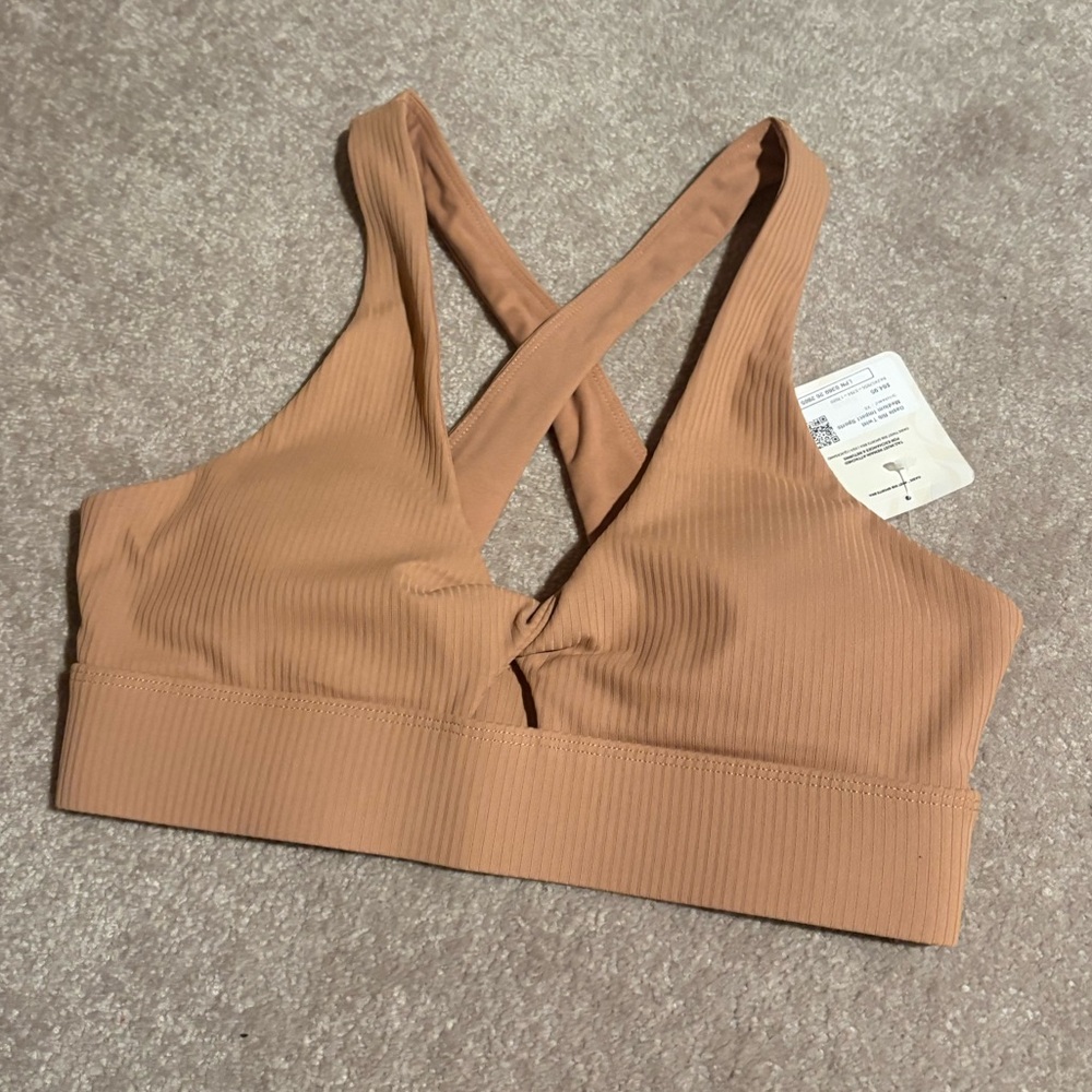 Fabletics Oasis Rib Twist Medium Impact Sports Bra in Quicksand size XS